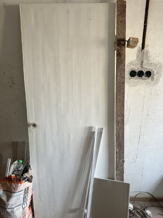 Отдам деревянную дверь