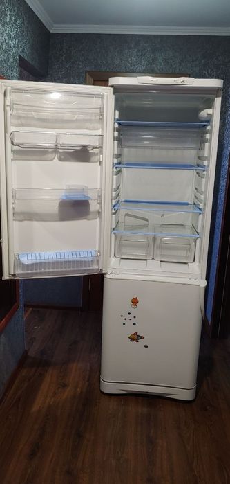 Холодильник Indesit в отличном состоянии