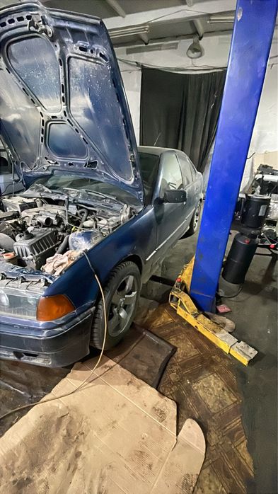 Подам BMW 318  год 93