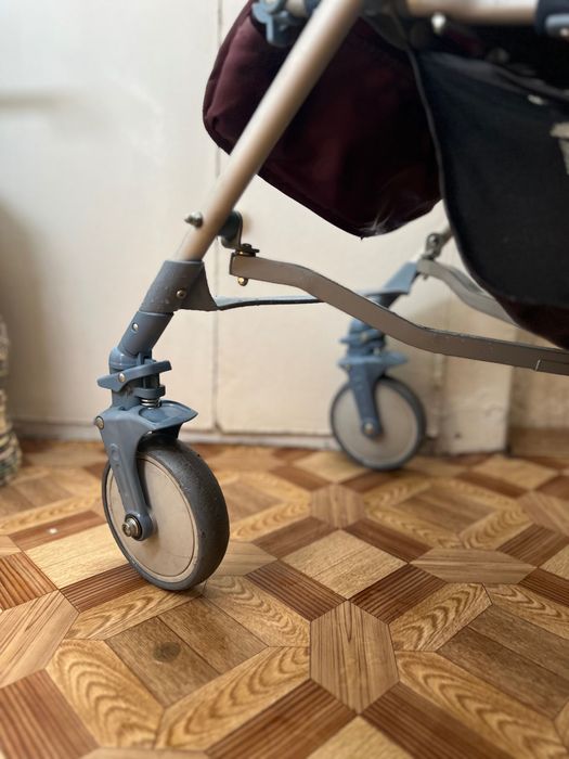 Коляска б/у цвет бордовый