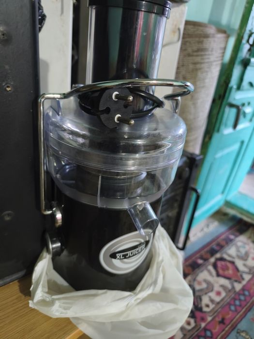 Mașina de cafea Lavazza și storcător de fructe (probate o data )