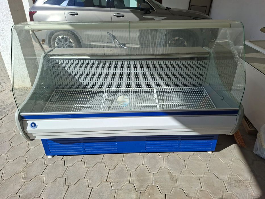 Витринный холодильник