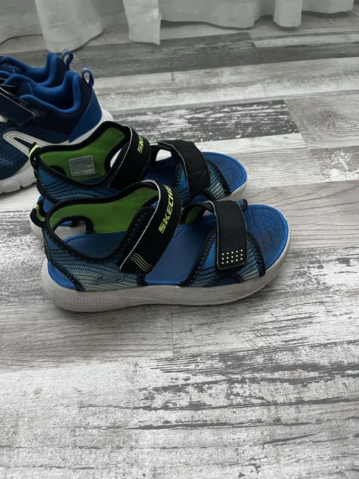 Сандали Skechers и маратонки Decathlon 33н
