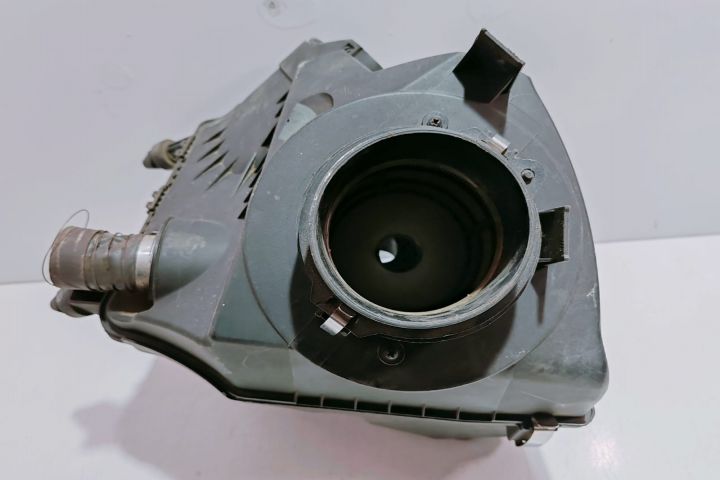 Carcasa filtru aer  2.4 benzina 4F0133835D Audi A6 4F/C6