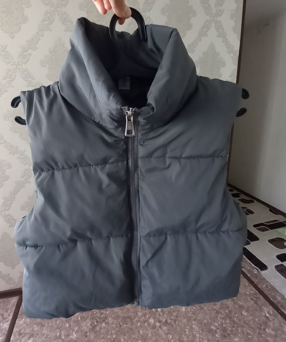 Продам безрукавка женский