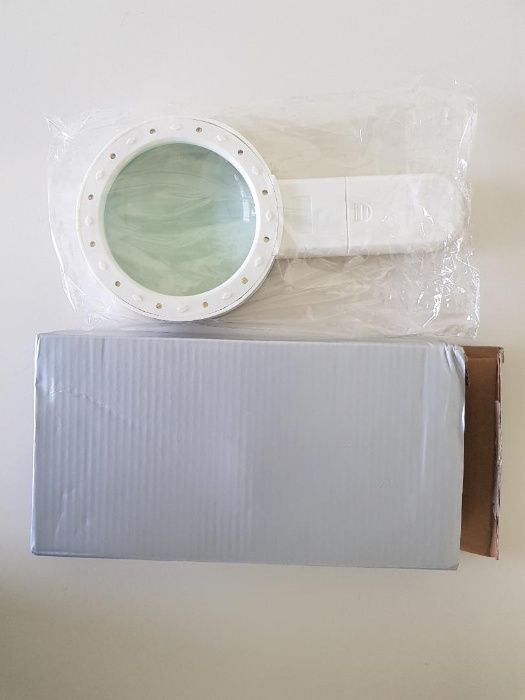 Lupa profesionala marire 30X + 12 LED. Noua ambalata!