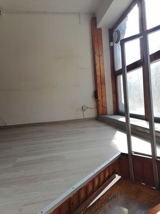 Давам под наем магазин