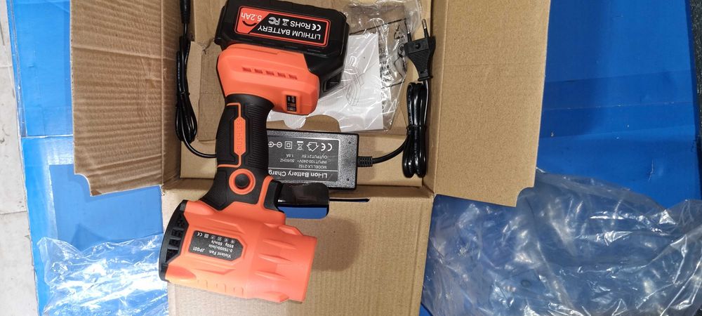 Suflanta de frunze si praf 21V - 2 baterii incluse