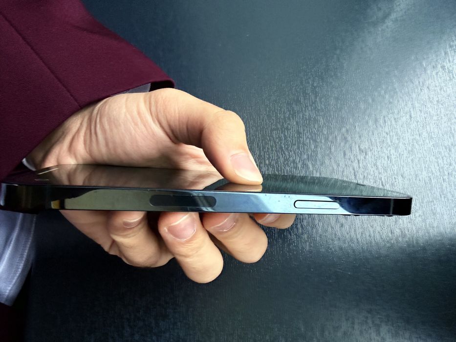 продам Iphone 12 pro на 128 гб