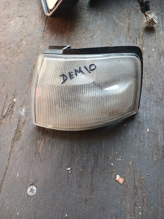 Поворотник Мазда Демио левый