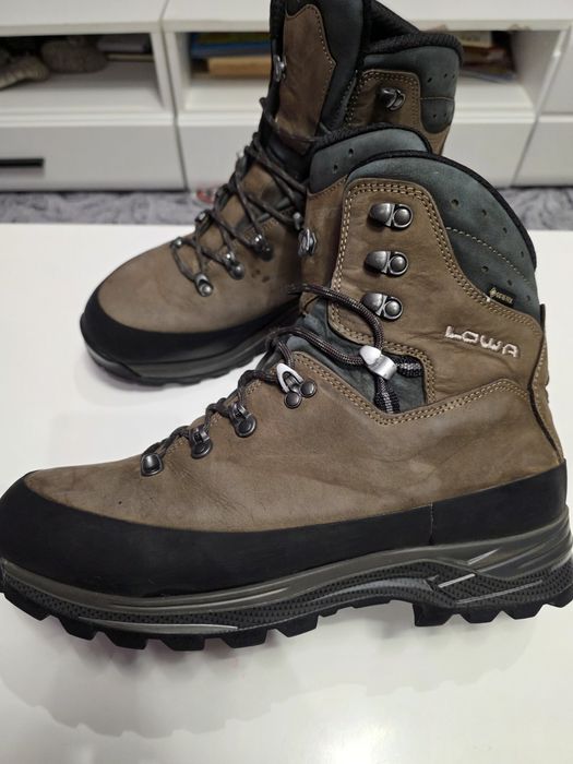Обувки  Lowa Tibet GTX