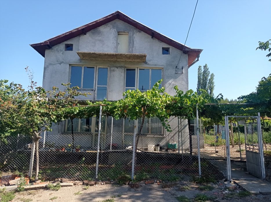Вила в село Бял Извор област Стара Загора