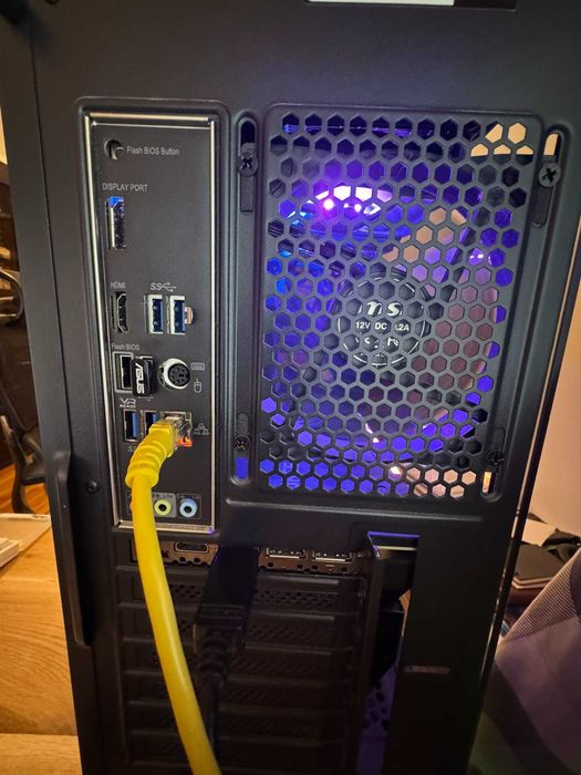 Monitor + PC Gaming + tastatura - Ryzen 5600X,16GB,RTX 3070,RGB,Water