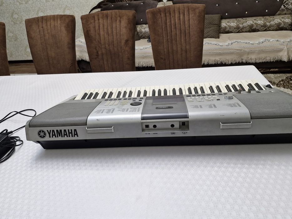 Продам синтезатор Ямаха