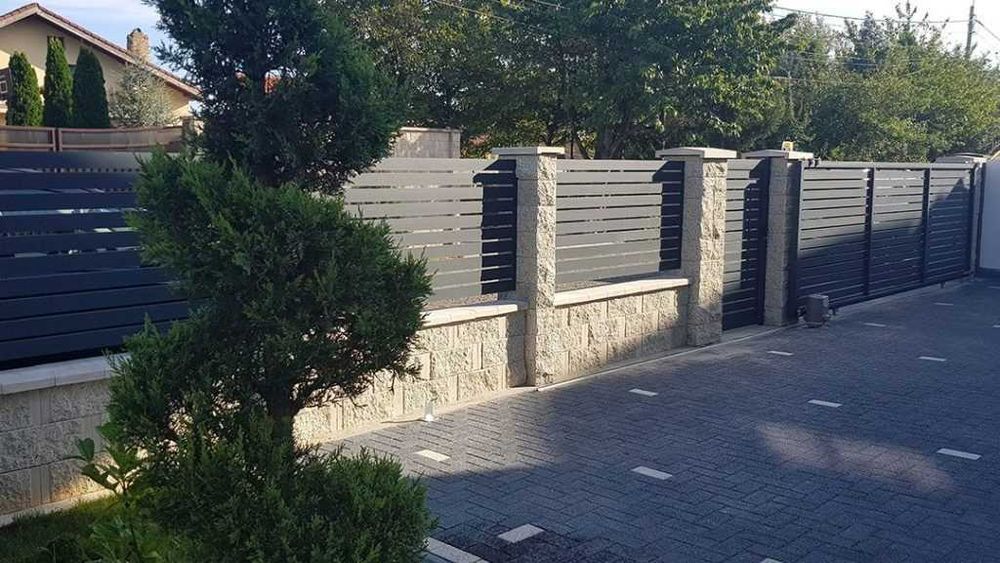 Garduri si porti din panouri stil jaluzele, sipca metalica, tabla cutata, plasa bordurata, fier forjat, BCA sau beton si alte modele disponibile