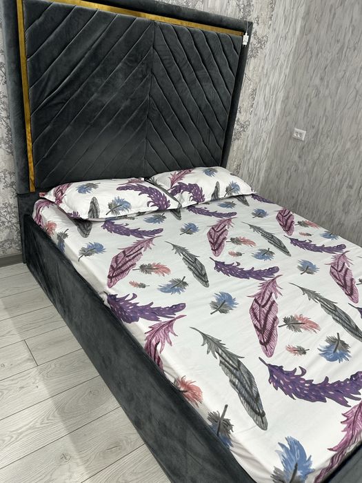 Двуспальная кровать