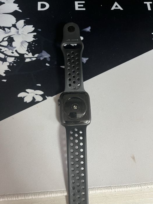 Продам Apple Watch SE Nike