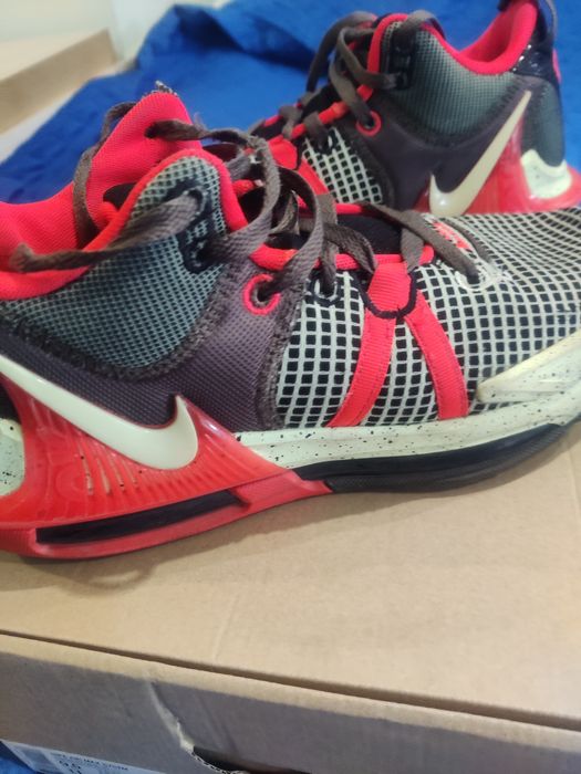 Nike маратонки- LeBron witness 7