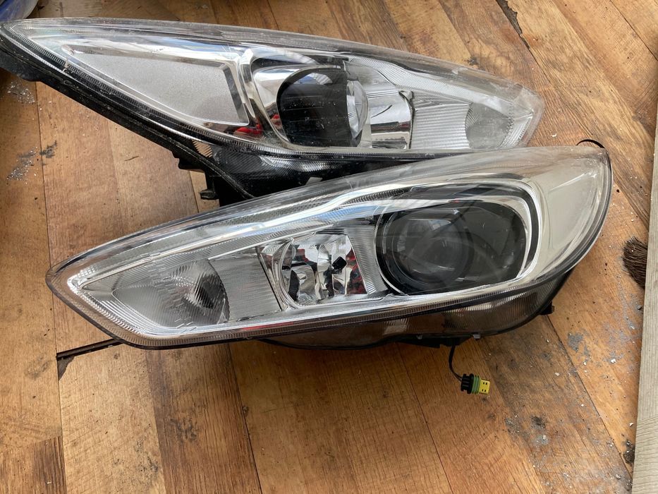 Far Faruri xenon adaptiv Ford Focus 3 Mk3 facelift 2014 _ 2017