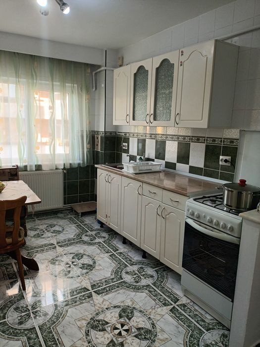 Proprietar,închiriez apartament 2 camere,etaj 1,ultracentral Deva