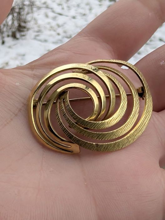 Veche brose placata cu aur, Amerikaner