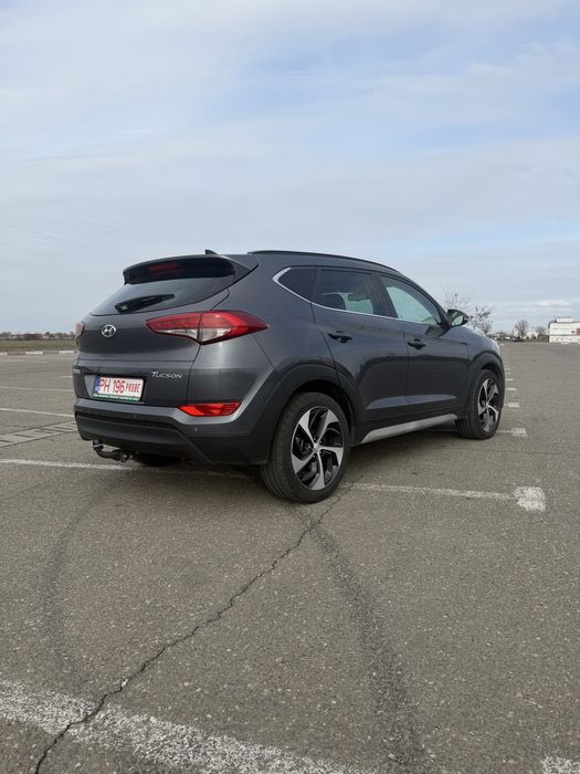 Hyundai / Tucson 1.7 CRDi Business 2WD