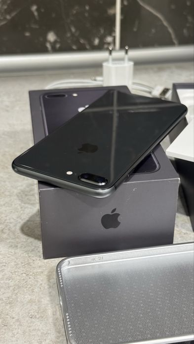 iPhone 8 Plus 64GB в идеальном состоянии
