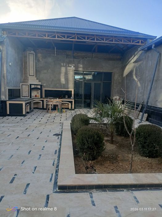 Бухоро шахарда ховли сотилади.