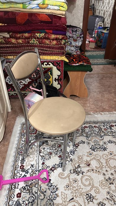 Ковер бу отдам за 5000 и стулья