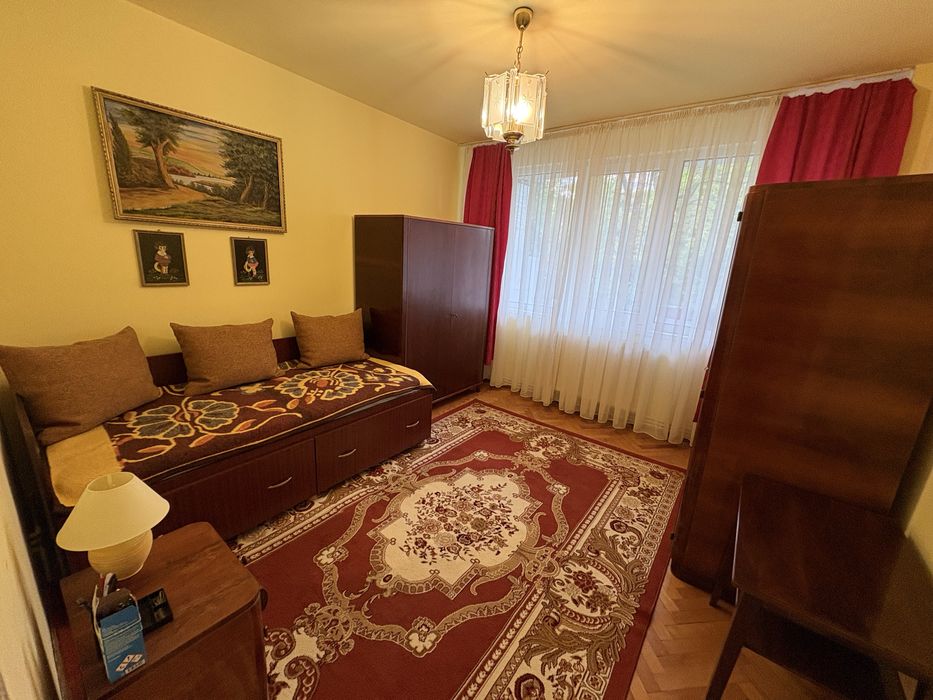 Apartament însorit, etaj 1, Aleea Carpați
