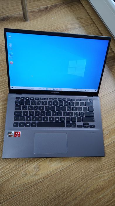 Asus Vivobook / Ryzen 3 / 8 gb RAM/ ssd 256 /