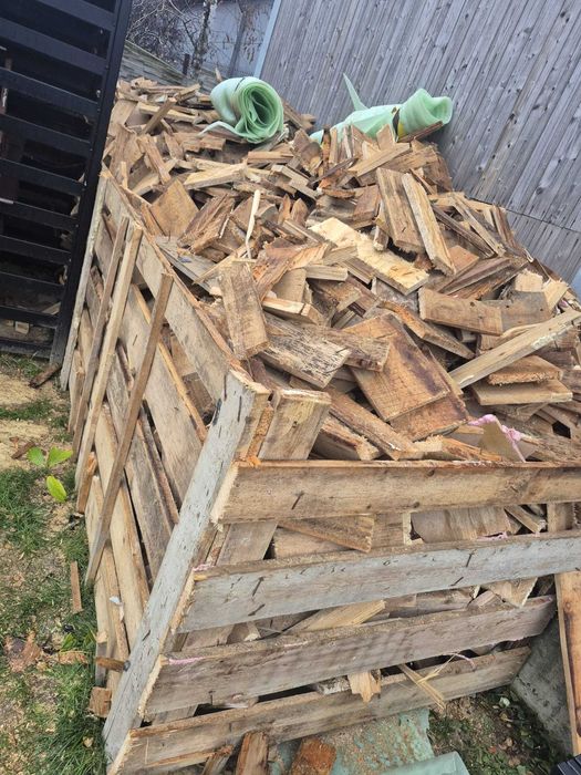 deseu de lemn din constructie