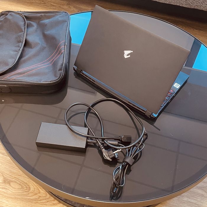 Gaming leptop Aorus 244 hz Gigabyte 15 Intel i7 Rtx 3060 super pret 30