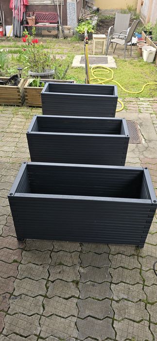 Jardiniere din lemn masiv