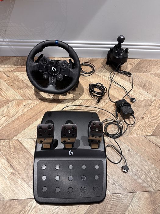 Volan logitech g923 + schimbator viteze logitech