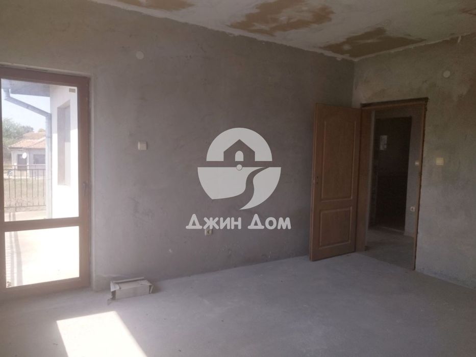 Двуетажна къща с двор в гр. Бяла