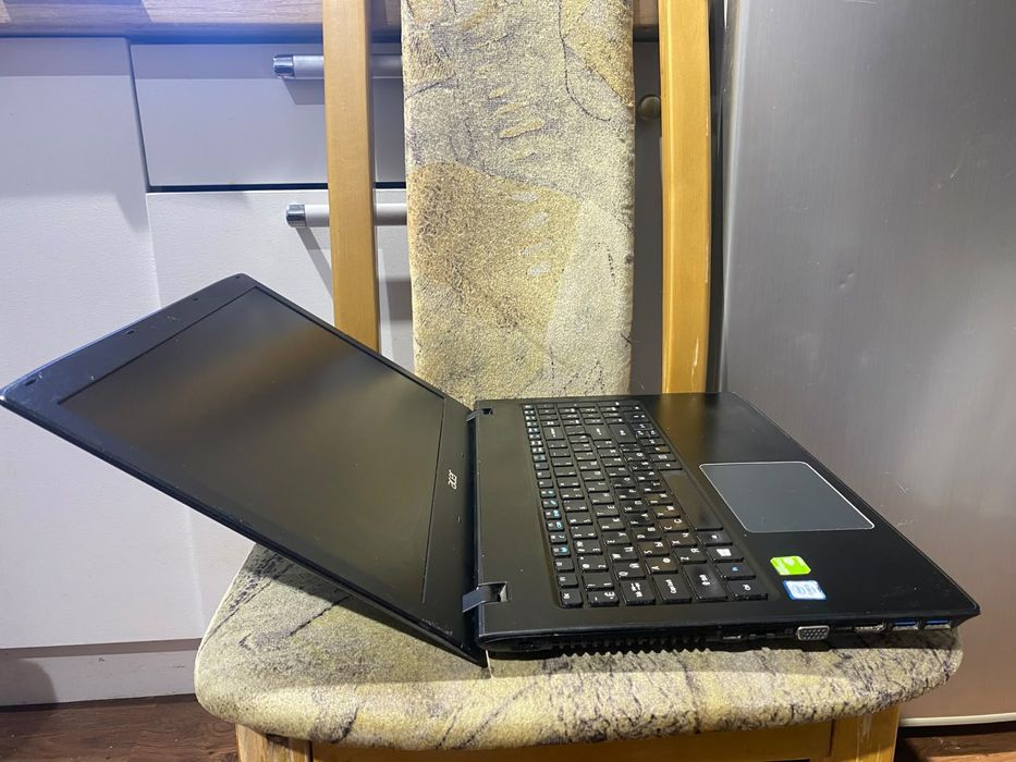 Acer i5-8/работает от сети