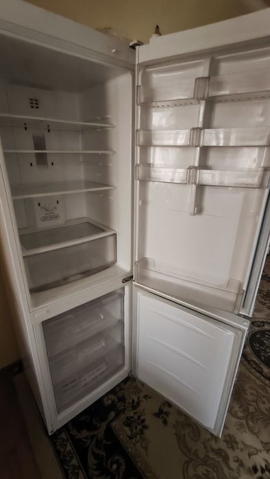 Холодильник LG..