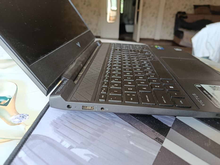 HP victus core i5 20/512