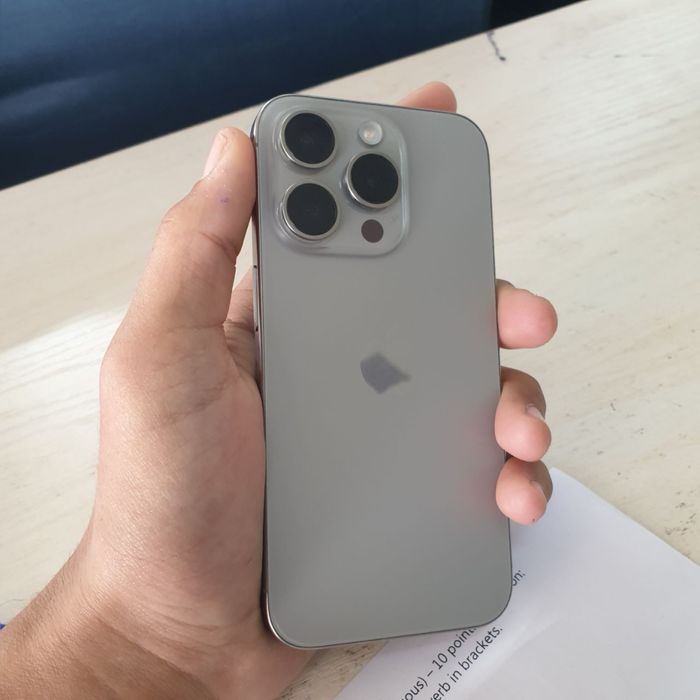 Iphone 15 pro natural titanium
