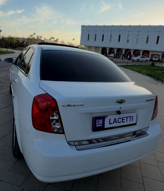 Lacetti sotiladi