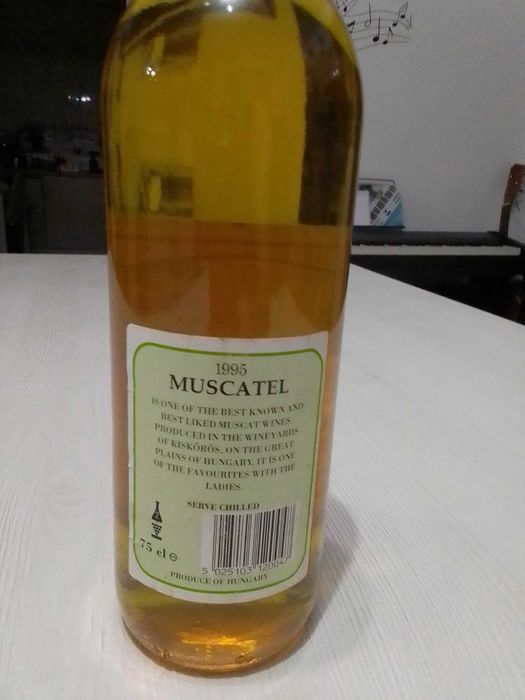 Vinuri vechi vin Muscatel