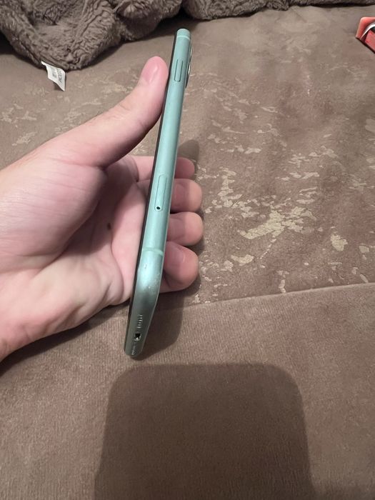 Айфон 11  продам срочно