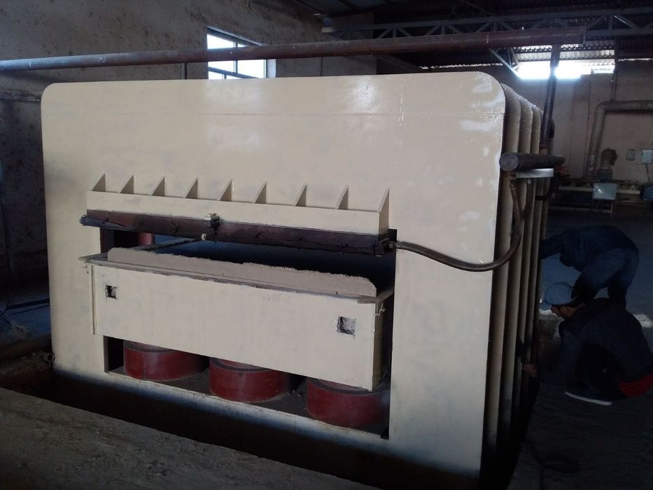 Пресс для производства ЛДСП и ЛМДФ 1830х2750 мм.