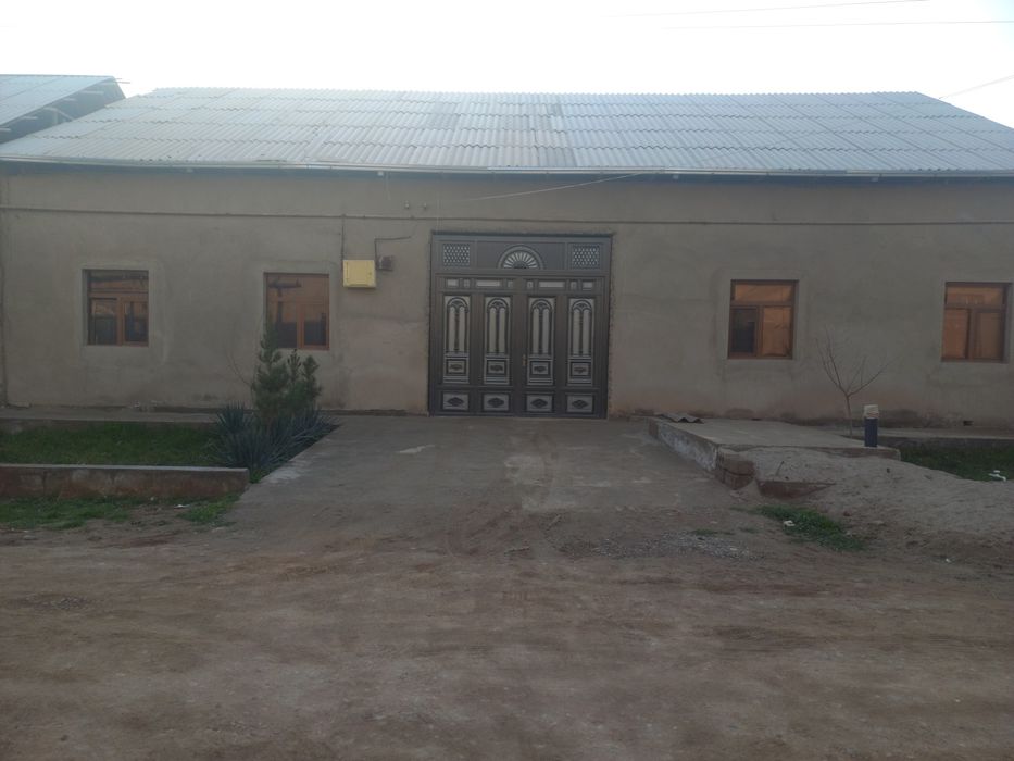 Мирмиронда ховли сотилади 6 сотих, 6 хона, газ, свет, сув. 45 000 &&