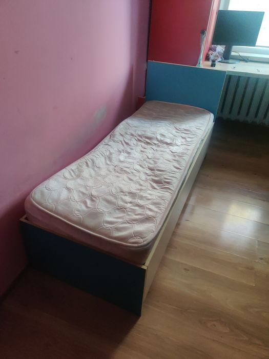 Кровать, шкаф. Бесплатно