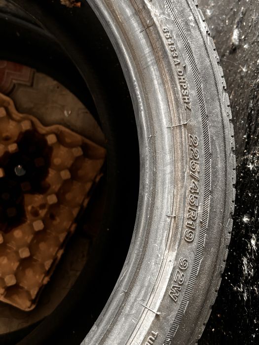 Шины  225/45 R19