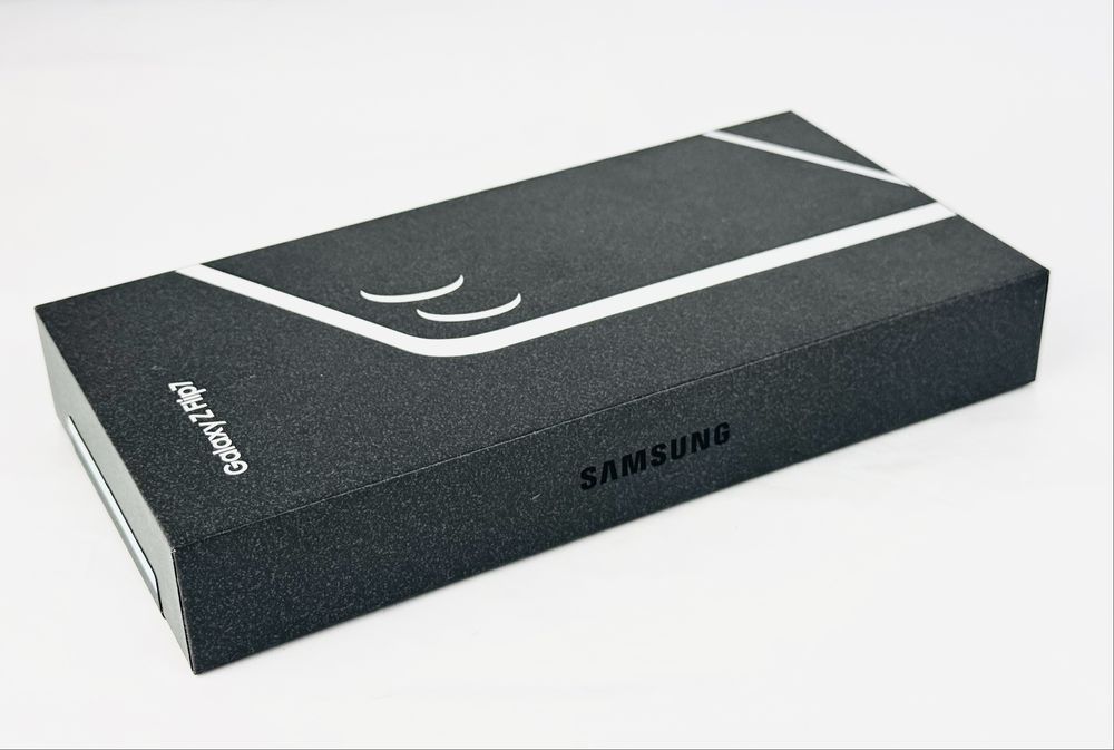 НОВ! Samsung Galaxy Z Flip 7 5G 256GB 12RAM Mint 2г. Гаранция!