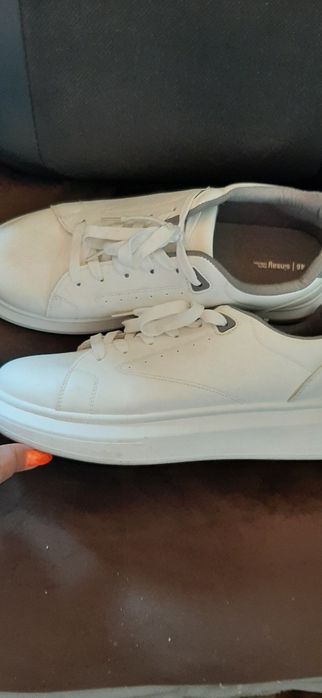 Бели мъжки кецове