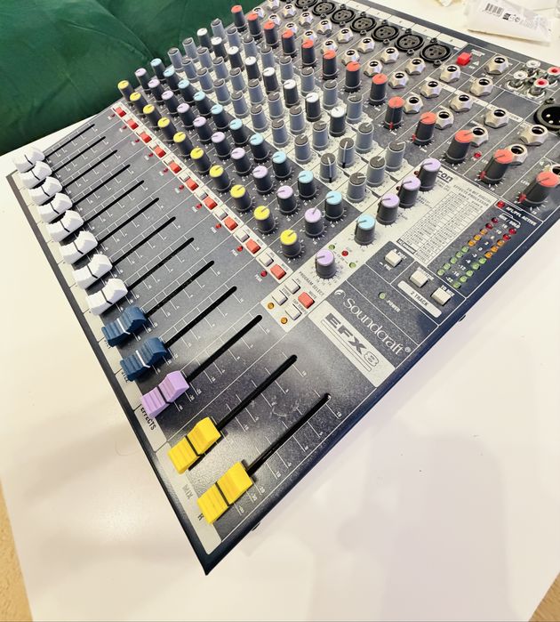 Soundcraft EFX8 mixer 8 canale cu efecte Lexicon profesional (ca nou)